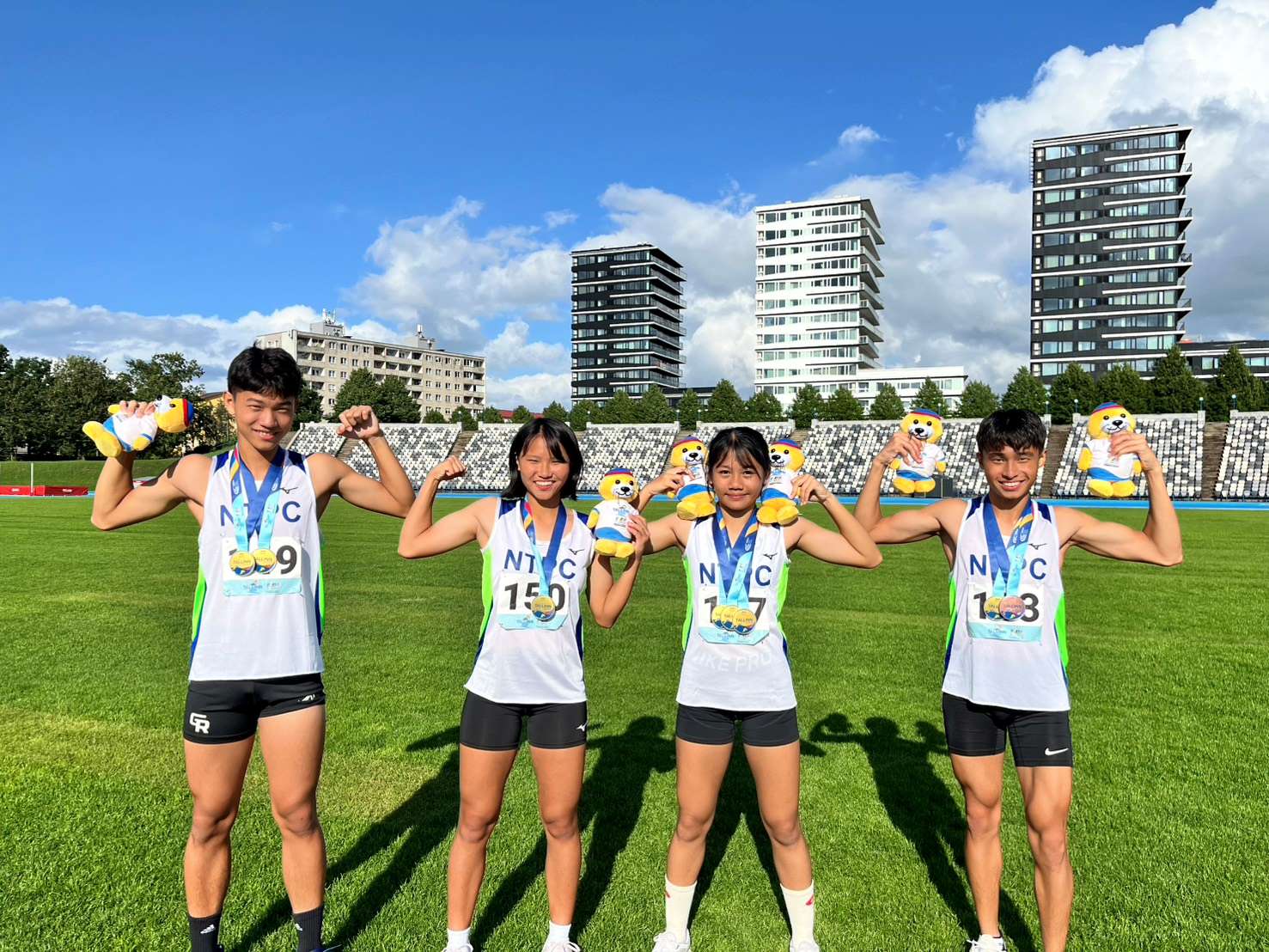  2025 ICG國際少年運動會左起陳予澤、徐靖閔、林子婕、黃得豐,田徑4X100公尺混合接力金牌